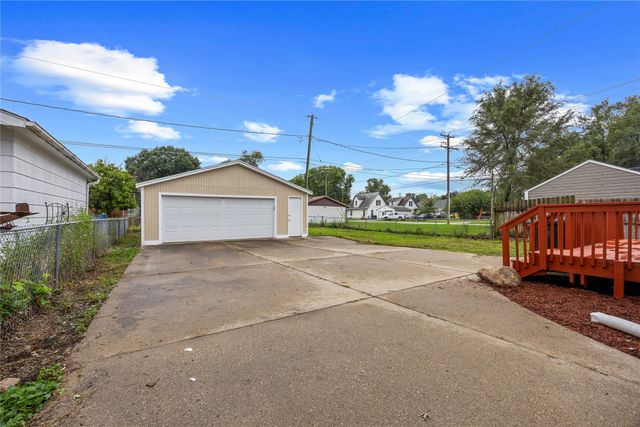 2905 E Walnut Street, Des Moines, IA 50317