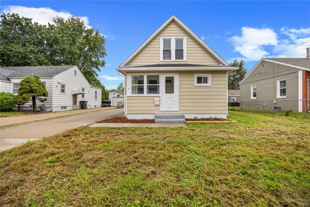 2905 E Walnut Street, Des Moines, IA 50317