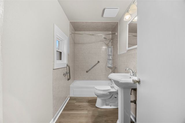 2905 E Walnut Street, Des Moines, IA 50317