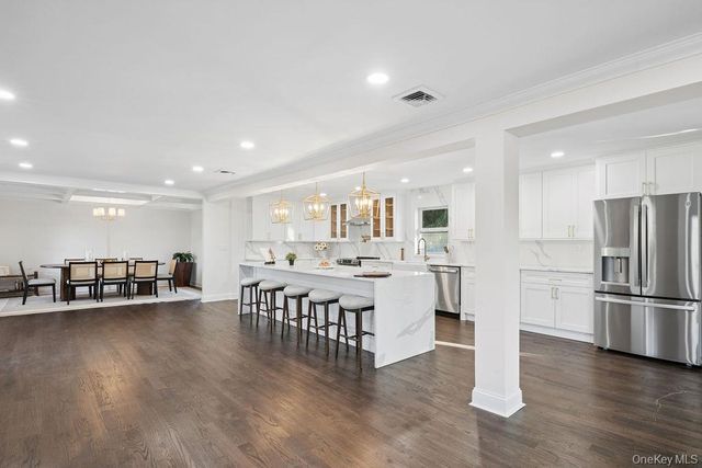 80 Oak Road, Bayport, NY 11705