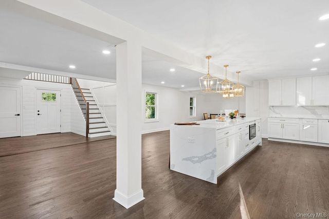 80 Oak Road, Bayport, NY 11705