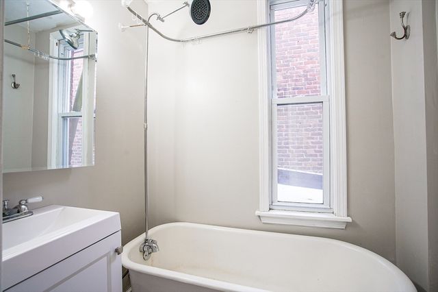 193 Beech Street 193, Holyoke, MA 01040