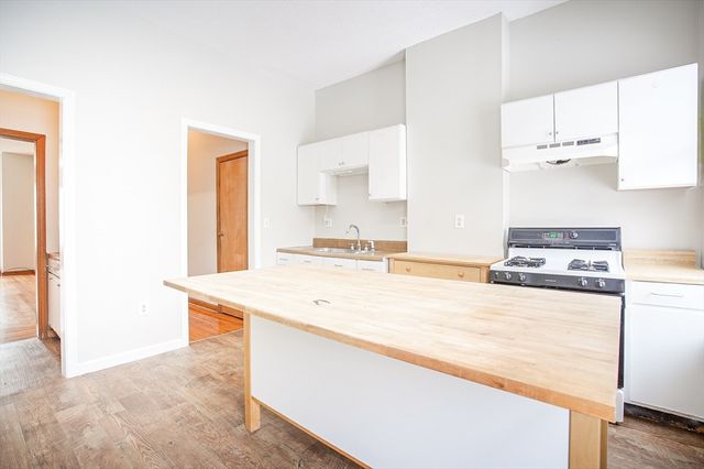 193 Beech Street 193, Holyoke, MA 01040