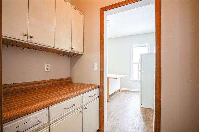 193 Beech Street 193, Holyoke, MA 01040