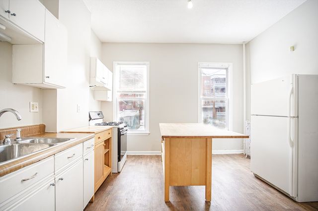 193 Beech Street 193, Holyoke, MA 01040