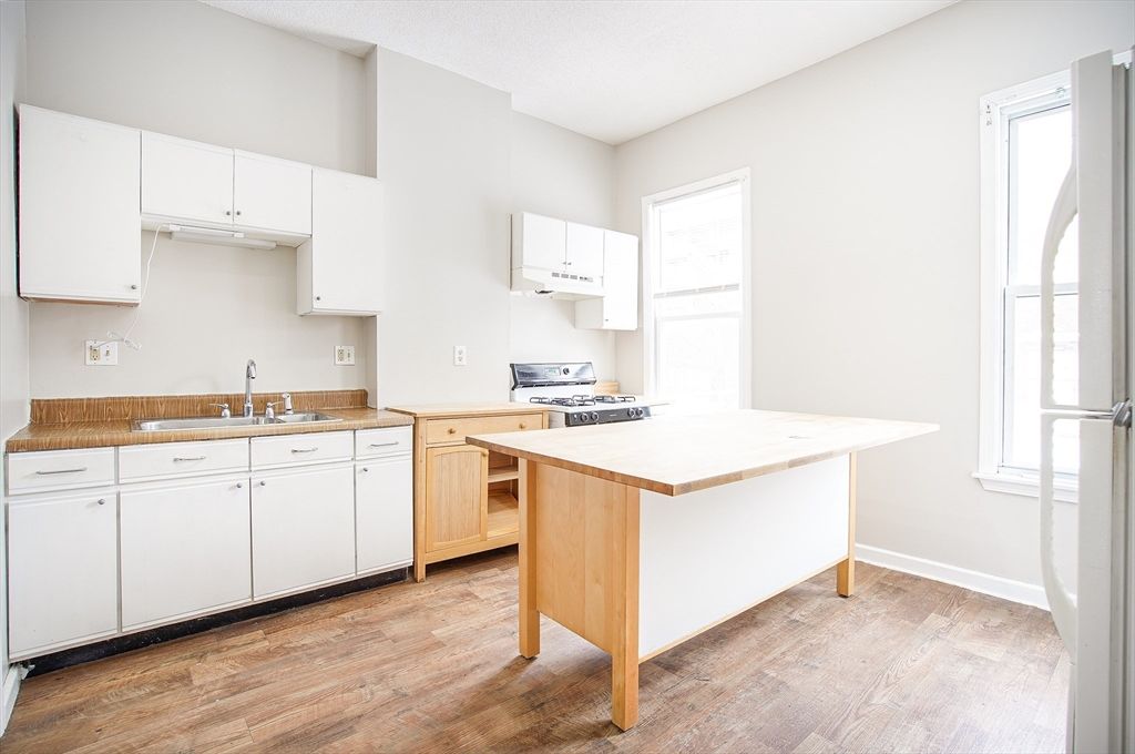 193 Beech Street 193, Holyoke, MA 01040