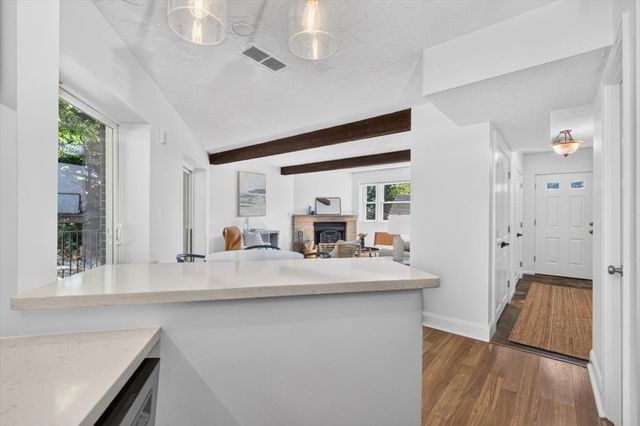 46 Tinson Rd 9, Quincy, MA 02169