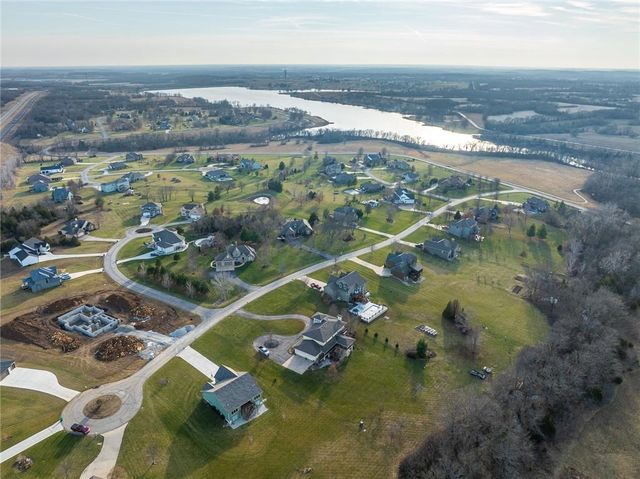 21648 W Limestone Ridge W, Paola, KS 66071