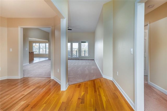 21648 W Limestone Ridge W, Paola, KS 66071