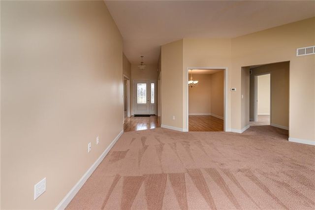 21648 W Limestone Ridge W, Paola, KS 66071