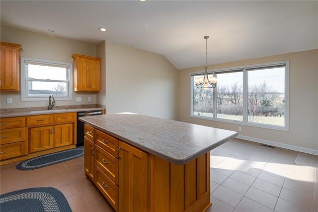 21648 W Limestone Ridge W, Paola, KS 66071