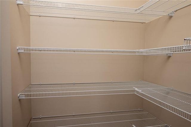 21648 W Limestone Ridge W, Paola, KS 66071