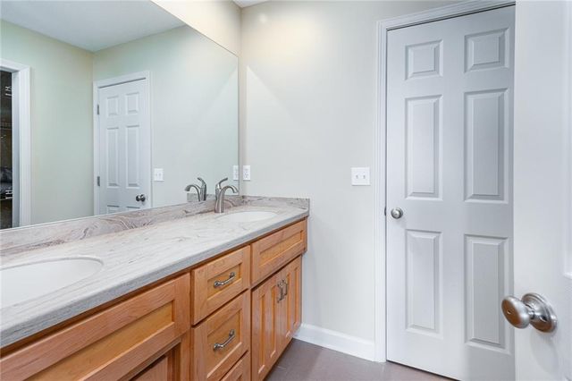 21648 W Limestone Ridge W, Paola, KS 66071