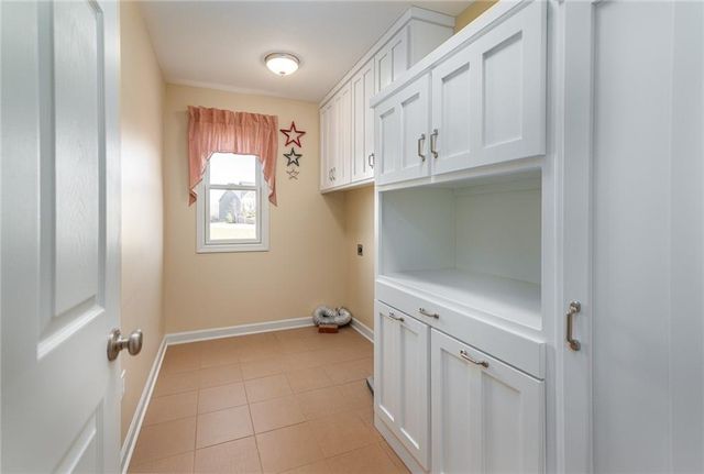 21648 W Limestone Ridge W, Paola, KS 66071