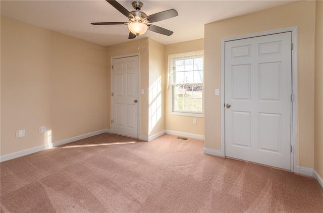 21648 W Limestone Ridge W, Paola, KS 66071