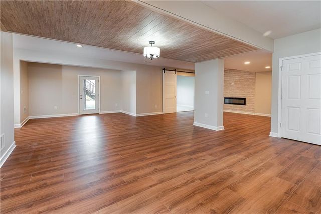 21648 W Limestone Ridge W, Paola, KS 66071