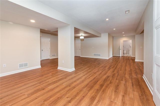 21648 W Limestone Ridge W, Paola, KS 66071