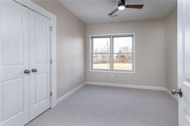 21648 W Limestone Ridge W, Paola, KS 66071