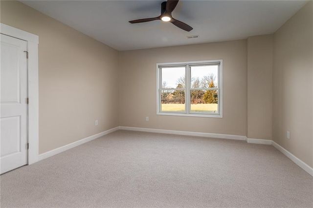 21648 W Limestone Ridge W, Paola, KS 66071