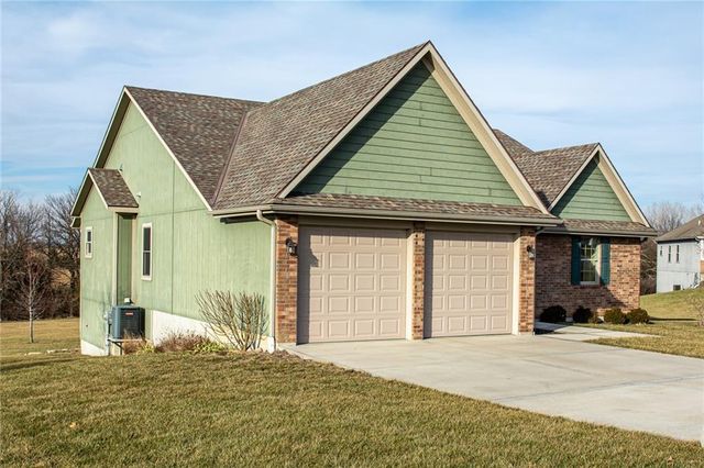 21648 W Limestone Ridge W, Paola, KS 66071
