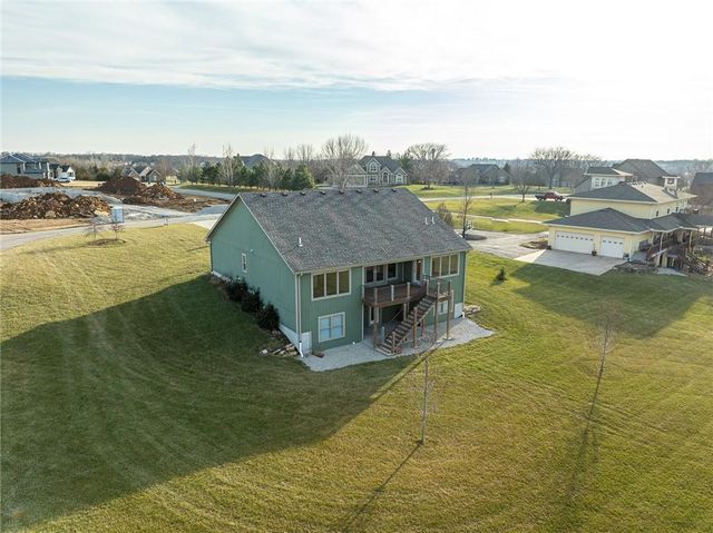 21648 W Limestone Ridge W, Paola, KS 66071