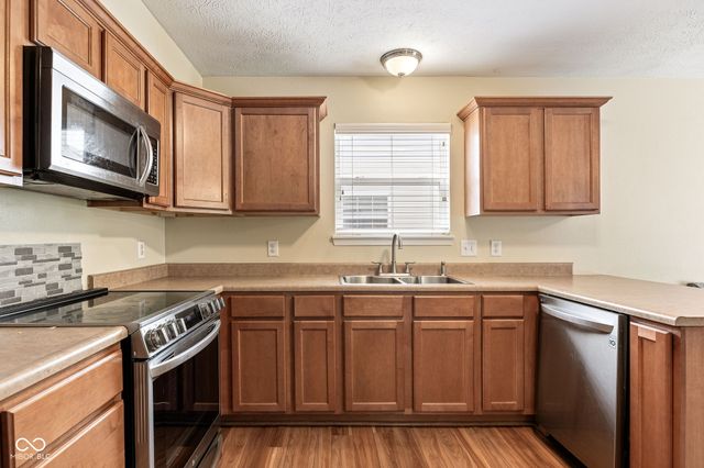 892 Flying Sun Drive, Avon, IN 46123