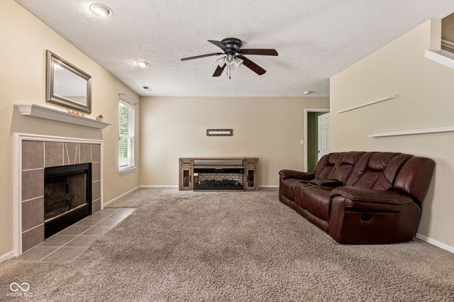 892 Flying Sun Drive, Avon, IN 46123