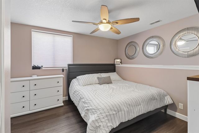 2523 EAGLE PT Court, Des Moines, IA 50320