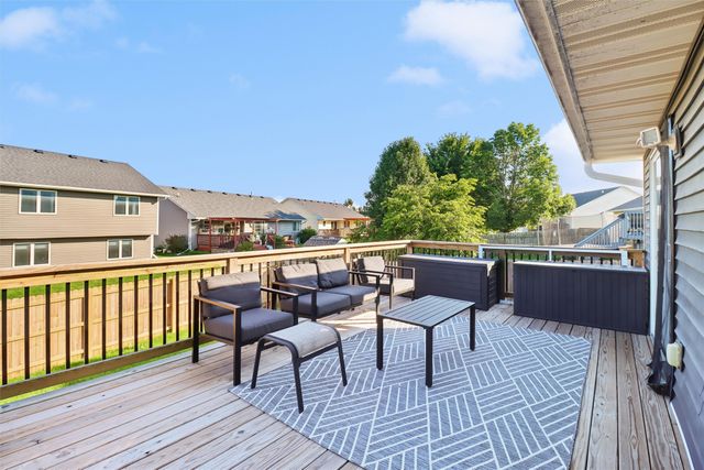 2523 EAGLE PT Court, Des Moines, IA 50320