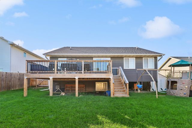 2523 EAGLE PT Court, Des Moines, IA 50320
