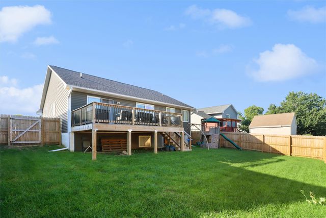 2523 EAGLE PT Court, Des Moines, IA 50320