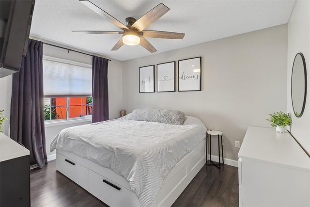 2523 EAGLE PT Court, Des Moines, IA 50320