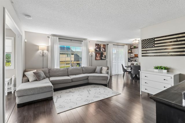 2523 EAGLE PT Court, Des Moines, IA 50320