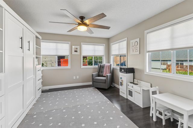 2523 EAGLE PT Court, Des Moines, IA 50320