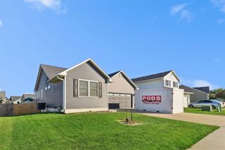 2523 EAGLE PT Court, Des Moines, IA 50320