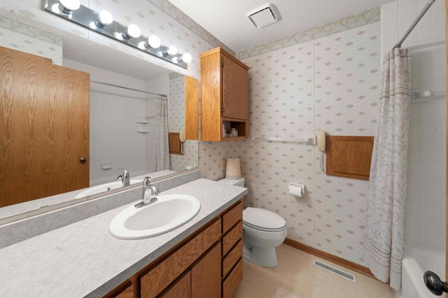 4 Ridge Road B, Circle Pines, MN 55014