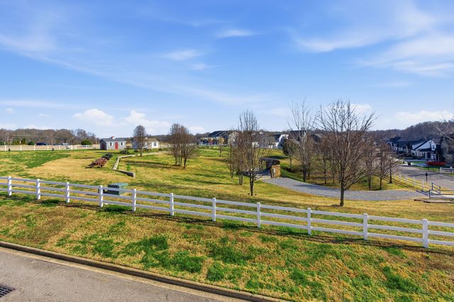 315 Augusta Ave, Pleasant View, TN 37146