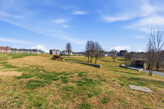 315 Augusta Ave, Pleasant View, TN 37146