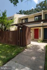 2221 SOUTHGATE SQ, Reston, VA 20191
