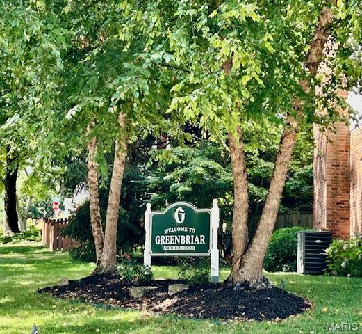 150 W Glenwood Lane, Kirkwood, MO 63122