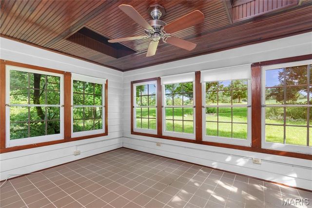 150 W Glenwood Lane, Kirkwood, MO 63122