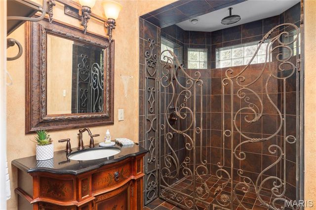 150 W Glenwood Lane, Kirkwood, MO 63122