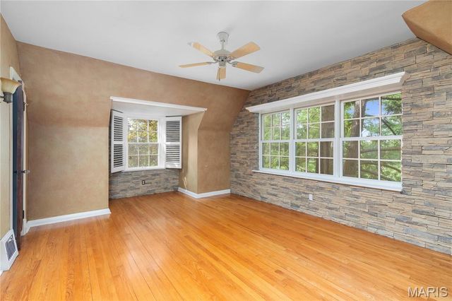 150 W Glenwood Lane, Kirkwood, MO 63122