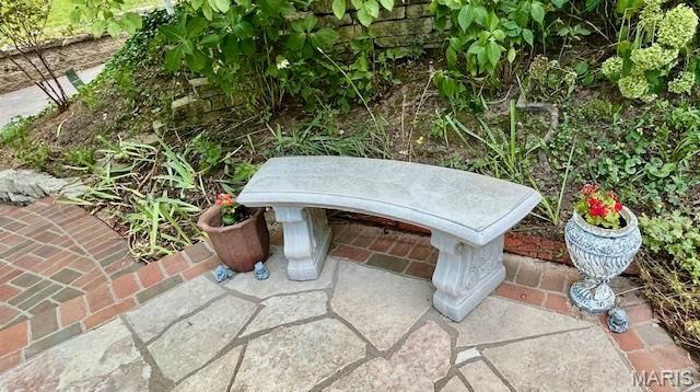 150 W Glenwood Lane, Kirkwood, MO 63122