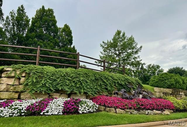 150 W Glenwood Lane, Kirkwood, MO 63122