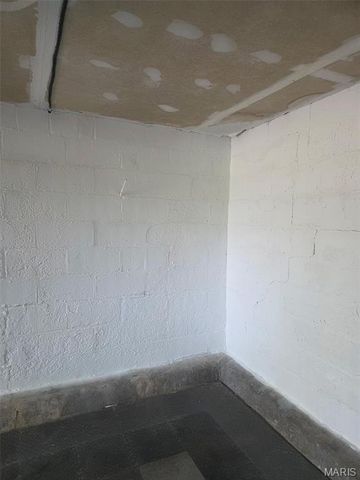 150 W Glenwood Lane, Kirkwood, MO 63122