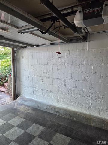 150 W Glenwood Lane, Kirkwood, MO 63122