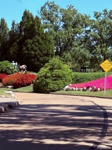 150 W Glenwood Lane, Kirkwood, MO 63122