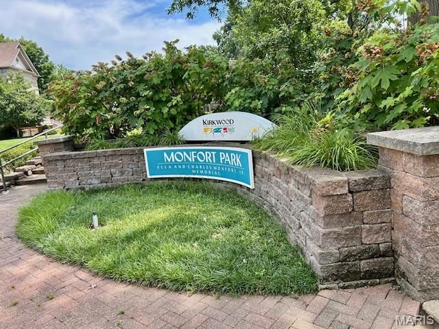 150 W Glenwood Lane, Kirkwood, MO 63122