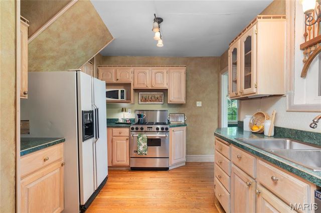 150 W Glenwood Lane, Kirkwood, MO 63122